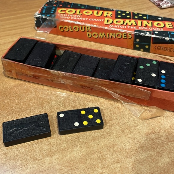 Colour Dominoes game in box. Vintage. - Picture 3 of 4
